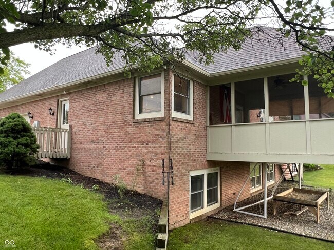 Foto del edificio - 2432 Laurel Lakes Blvd