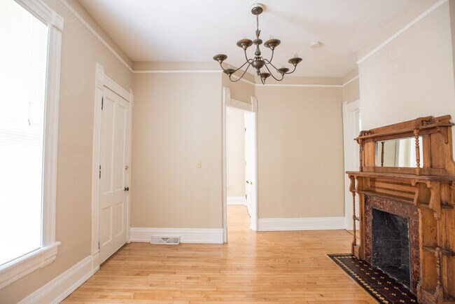 Foto del edificio - 1702 E Bradford Ave