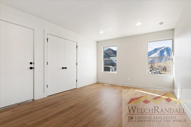 Building Photo - 2 bedroom 1 bath Mapleton Apt.