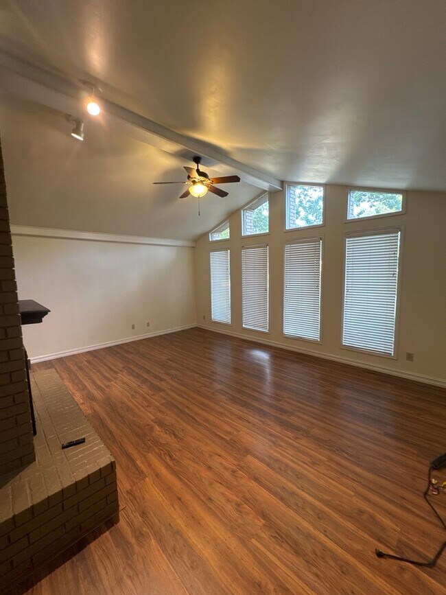 Building Photo - 9515 Kingswalk St