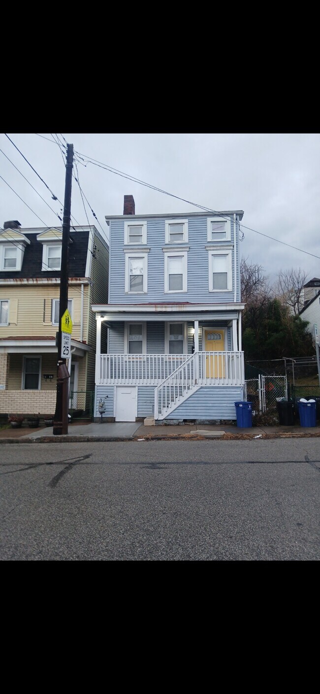 Foto del edificio - 2411 Spring St