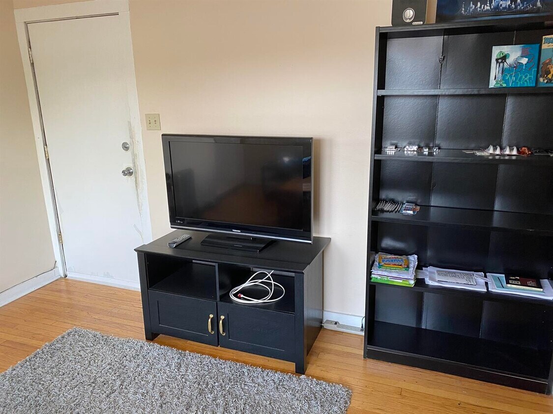 Foto principal - 2313 N Albany Ave