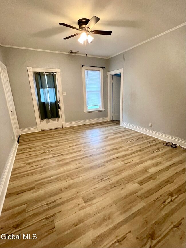 Building Photo - 39 1/2 Milton Ave