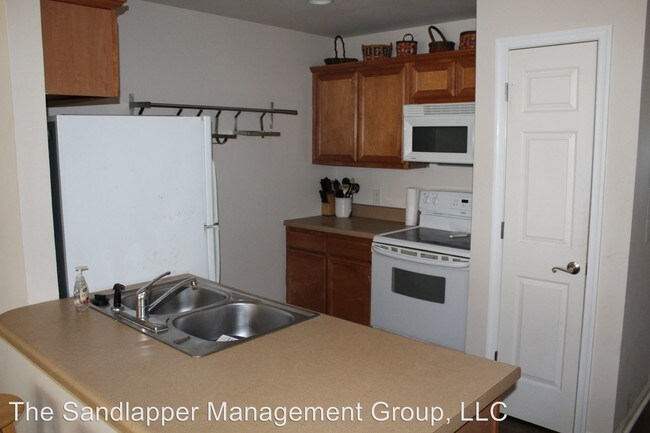 2 Br 2 Bath House 2262 Folly Rd 2b House For Rent In