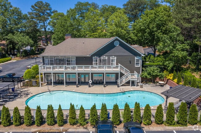 Building Photo - Peachtree Landing
