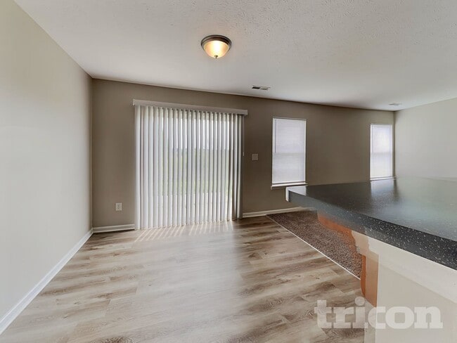 Building Photo - 943 Farmington Trail