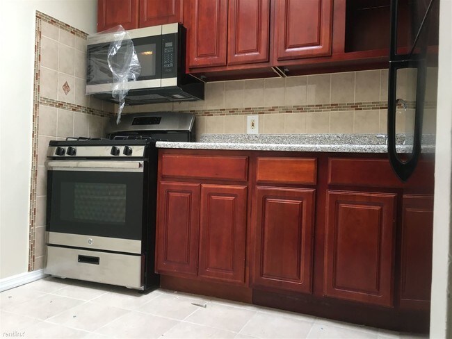 Foto del edificio - 1233 Putnam Ave