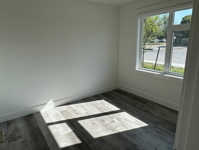 Building Photo - 320 Mills Rd