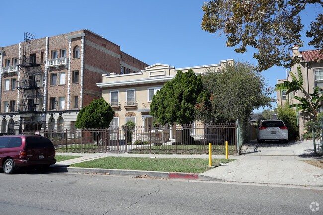 Building Photo - 147-153 S Catalina St