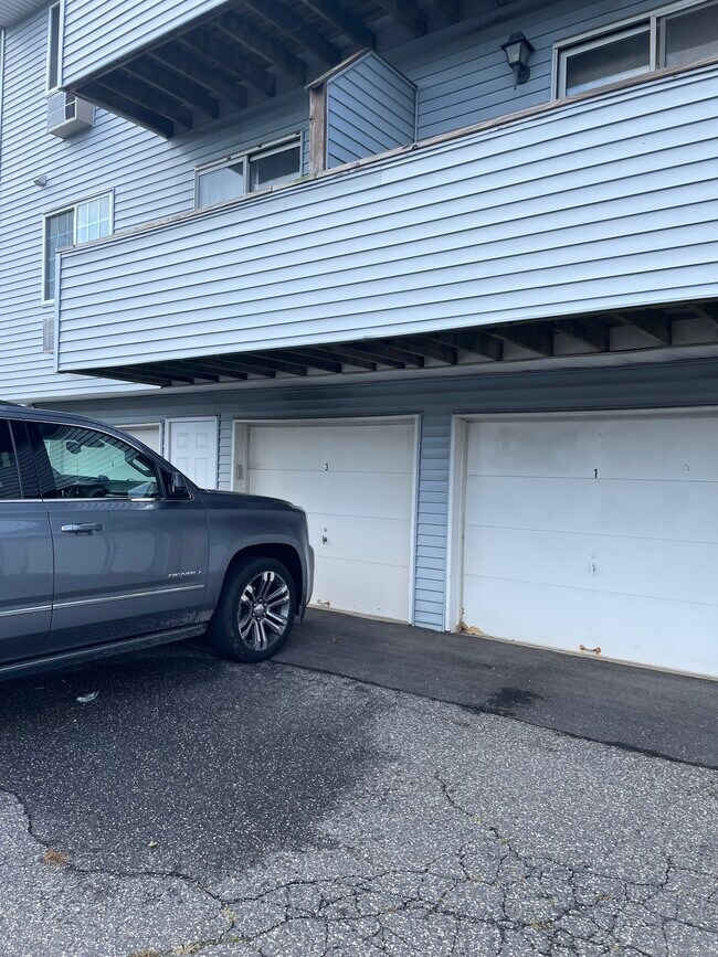 Building Photo - 81 Chipman St