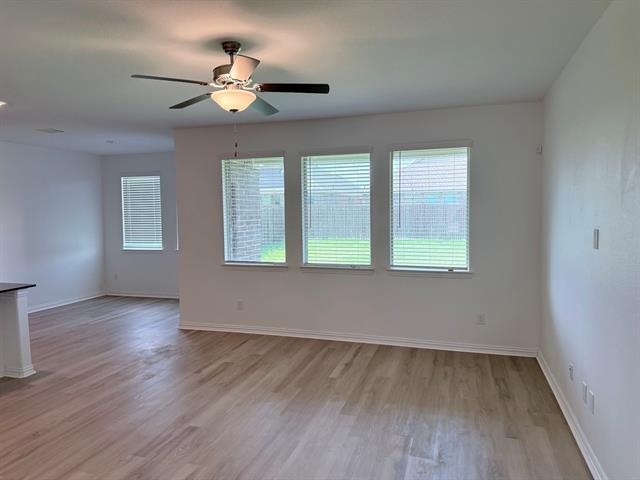 Foto del edificio - 1833 Lake Grove Dr