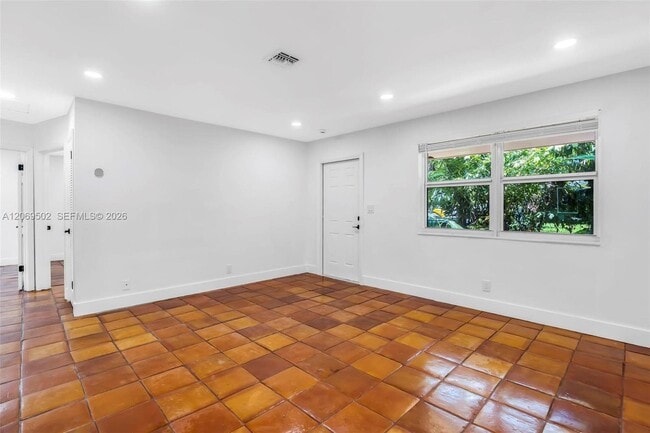 Foto del edificio - 850 SW 12th Ct