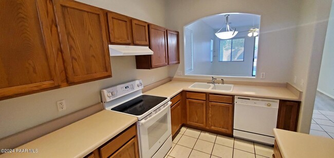 Building Photo - 5236 N Celestine Ct
