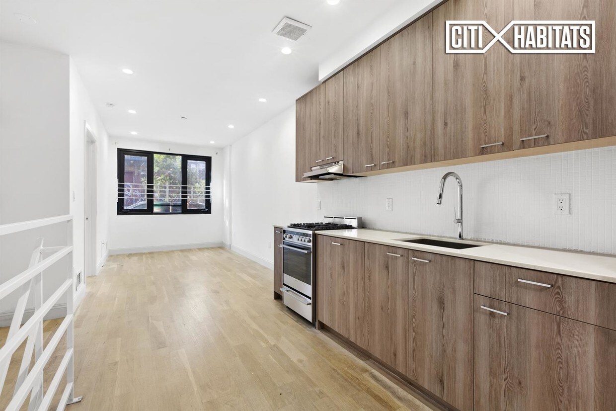 Foto principal - 223 Pulaski St