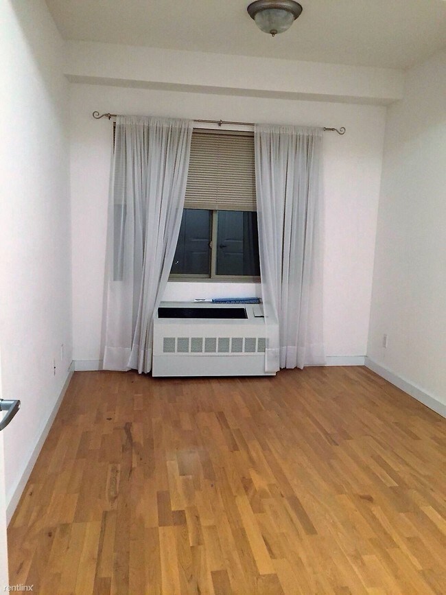Foto del edificio - 14320 Hoover Ave