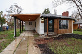 Building Photo - 948 E Atkin Ave