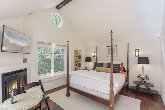 Foto del edificio - Studio, 1 bath House - 3685 Carmelita Seven