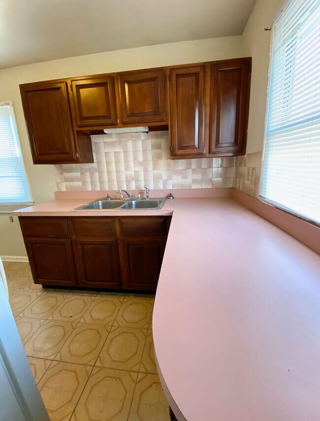 Foto del edificio - Two bedroom home on desirable east-side