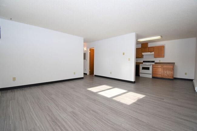 Building Photo - 2 Bedroom 1 bath in the heart of Bozeman!