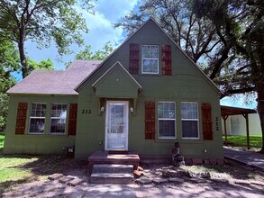 Building Photo - 212 W Hunnicutt Ave