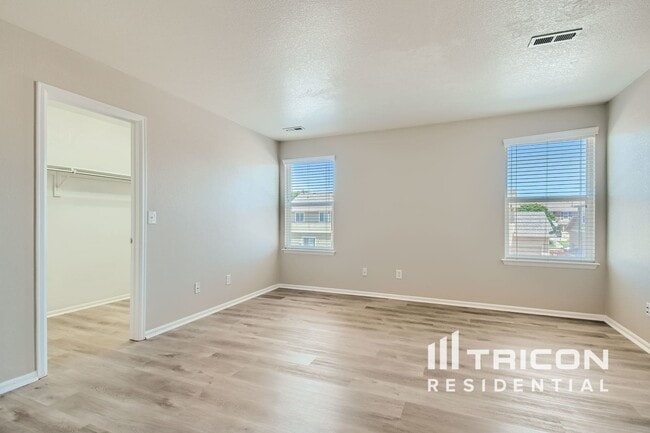 Building Photo - 11046 Oakland Dr