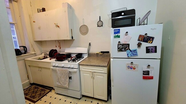 Building Photo - 421 W Grace St