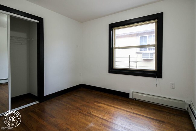 Building Photo - 3 br, 2 bath Apartment - 8046 59th St