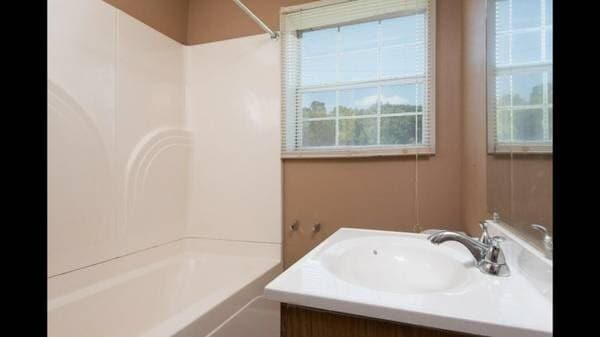 Bathroom with linen closet - 909 Tipton Station Rd