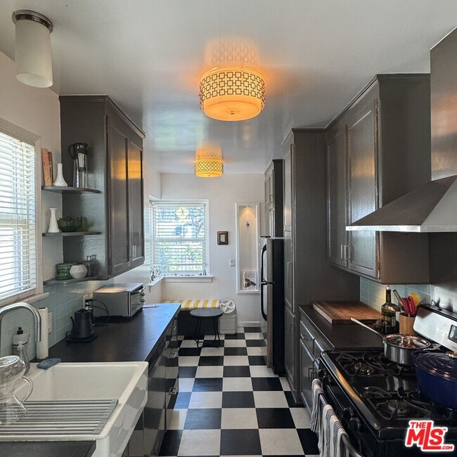 Foto del edificio - 1128 N Crescent Heights Blvd