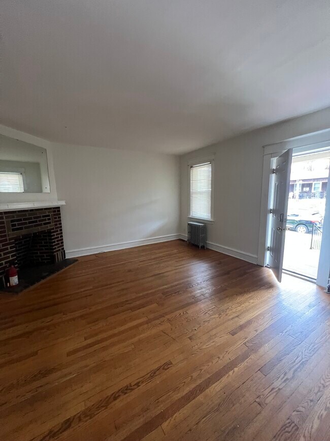 Building Photo - 106 W 35th St