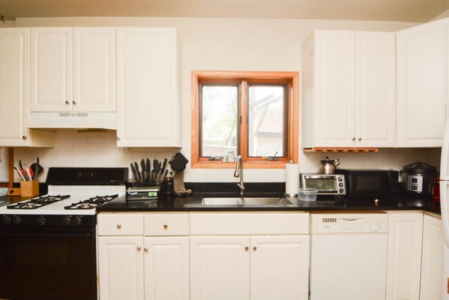 Foto del edificio - 1351 N Wolcott Ave