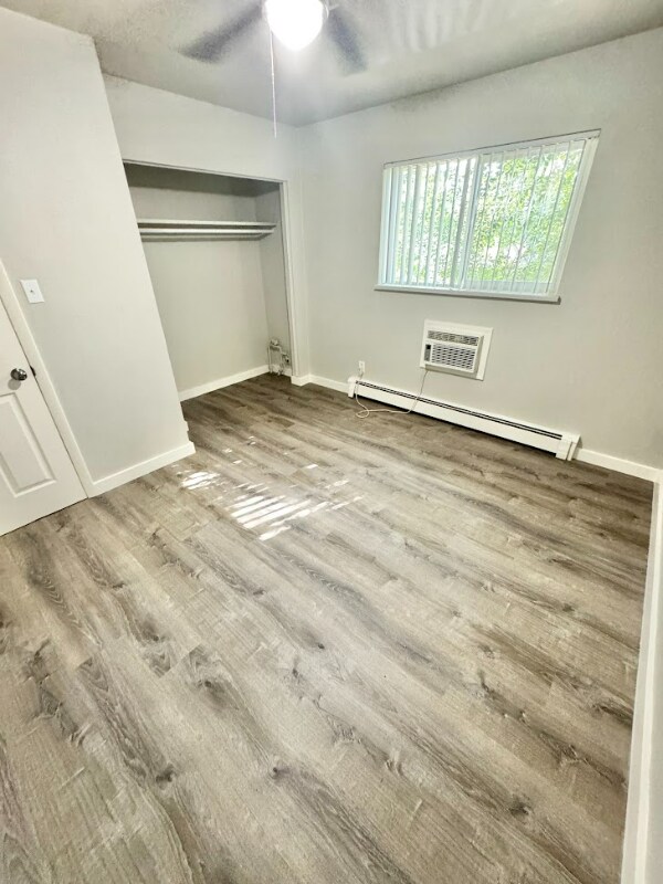 Foto del edificio - 319-321 E Brookside St