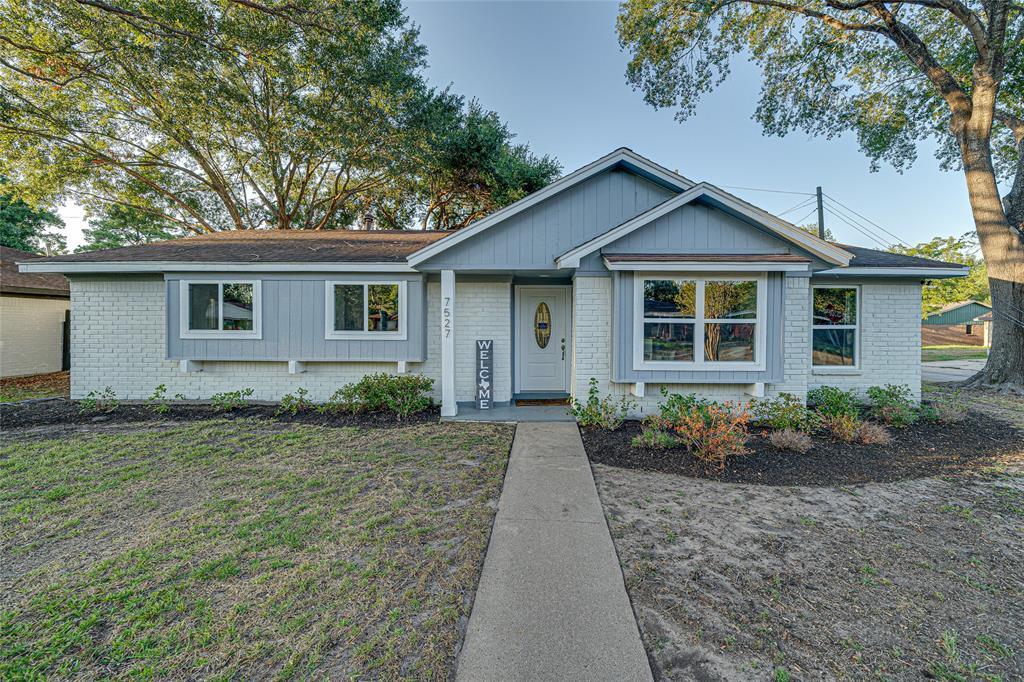 Primary Photo - 7527 Oak Village Dr