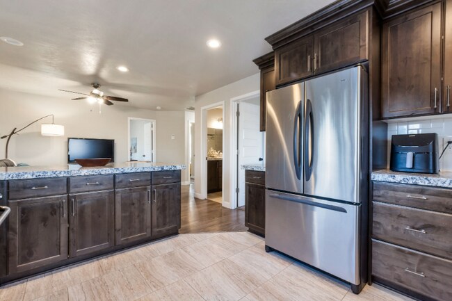 Foto del edificio - 13504 S 7530 W