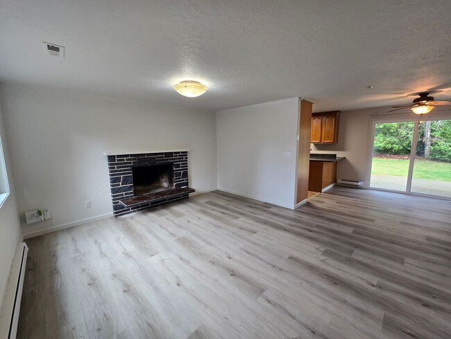 Building Photo - BRIER Cute 4 Bedroom Rambler with Fenced Yard