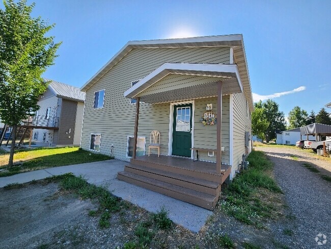 Building Photo - 212 9th St
