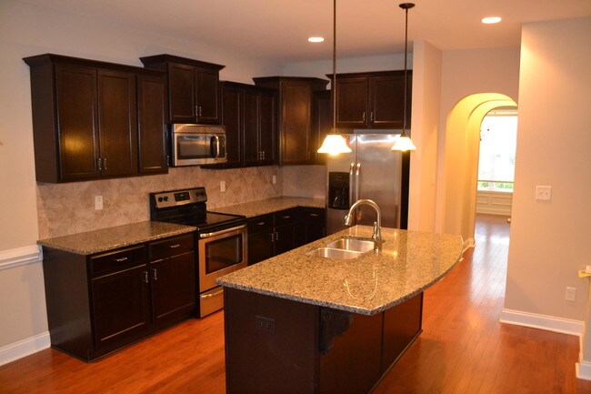 Building Photo - 105 Bright Ct