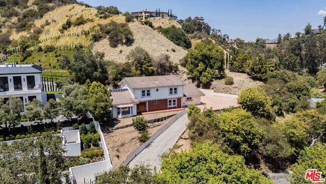 Building Photo - 1181 Somera Rd