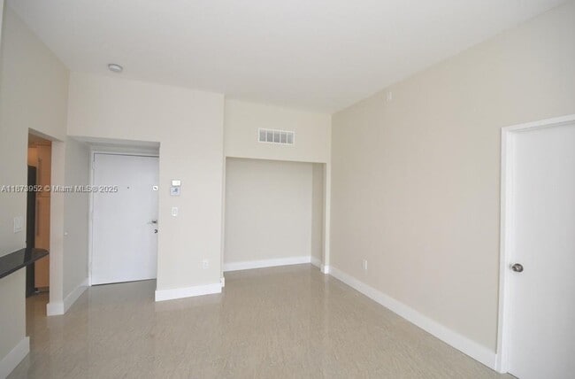 Foto del edificio - 3701 N Country Club Dr