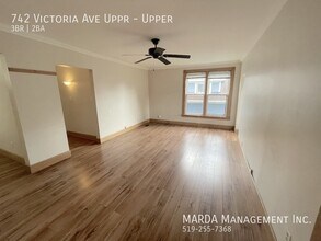 Building Photo - 742 Victoria Ave