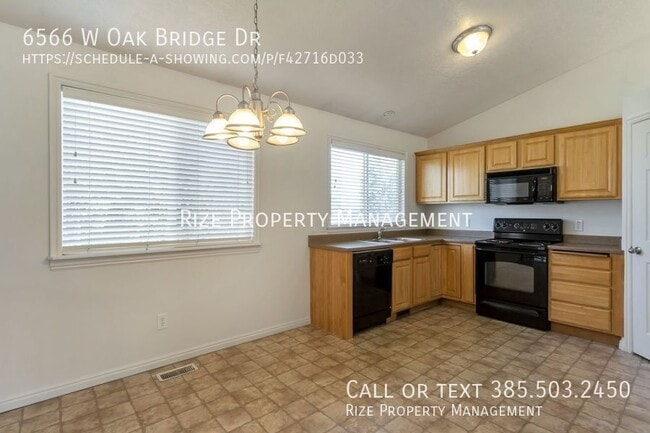 Building Photo - 6566 Oak Bridge Dr