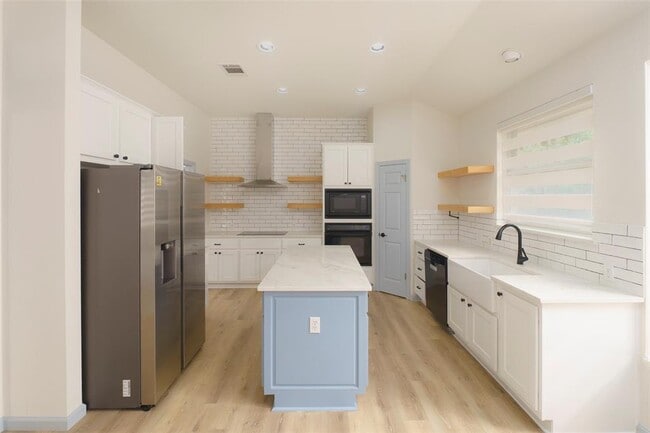 Building Photo - 11610 Swan Dr