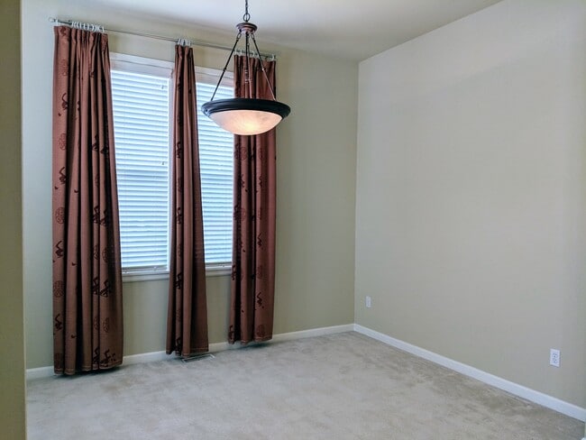 Photo - Beautiful 3 Bed 2.5 Bath 2 Story in Kirkland House