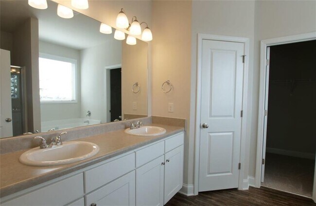 Foto del edificio - 490 Wood Point Way