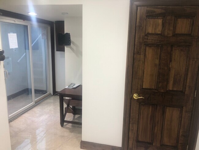 Foto del edificio - 325 Ronkonkoma Ave