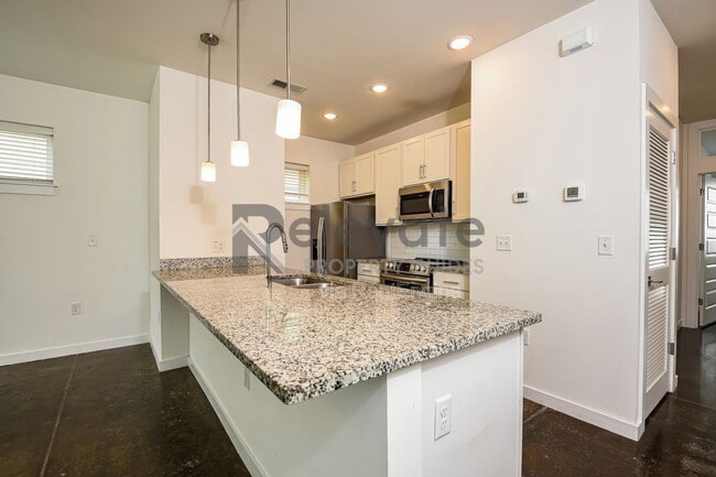 Building Photo - 1203 Bainbridge St