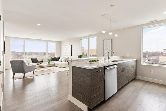 Building Photo - 352 Cambridge St