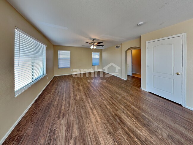 Building Photo - 15829 W Diamond St