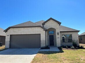 Building Photo - 649 Comal Dr