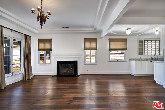 Building Photo - 1430 S Sierra Bonita Ave